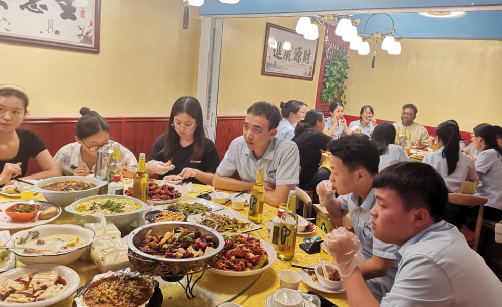 公司聚餐.jpg