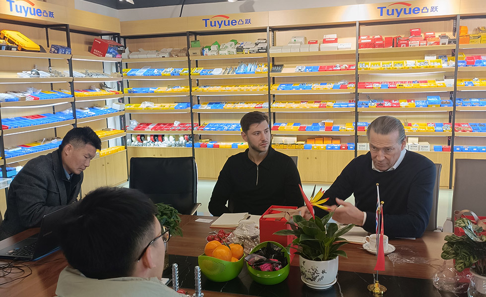 240323 (1)英国客户来访.jpg